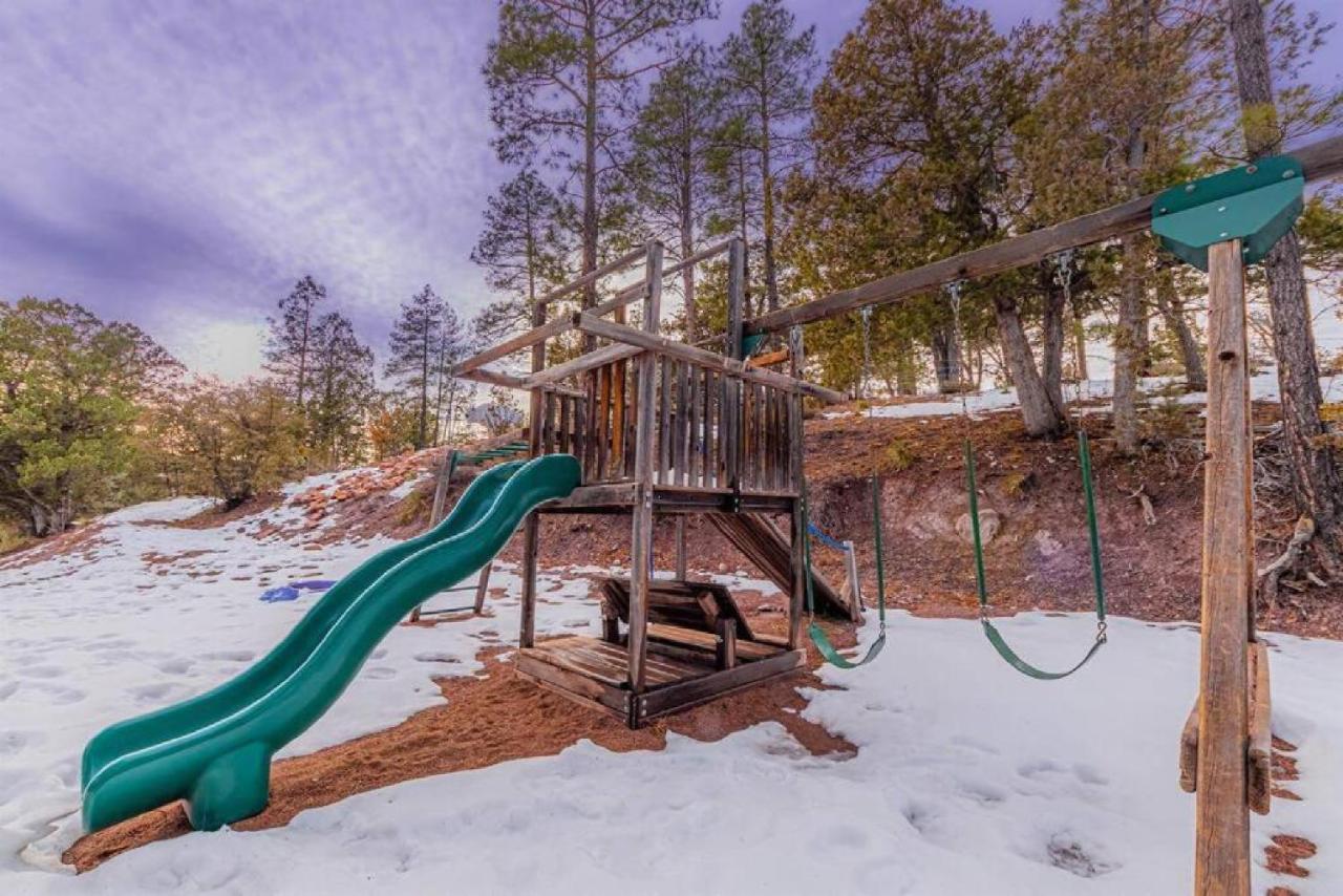 Cabin #3 Rainbow Trout - Pet Friendly- Sleeps 6 - Playground & Game Room 패이슨 외부 사진