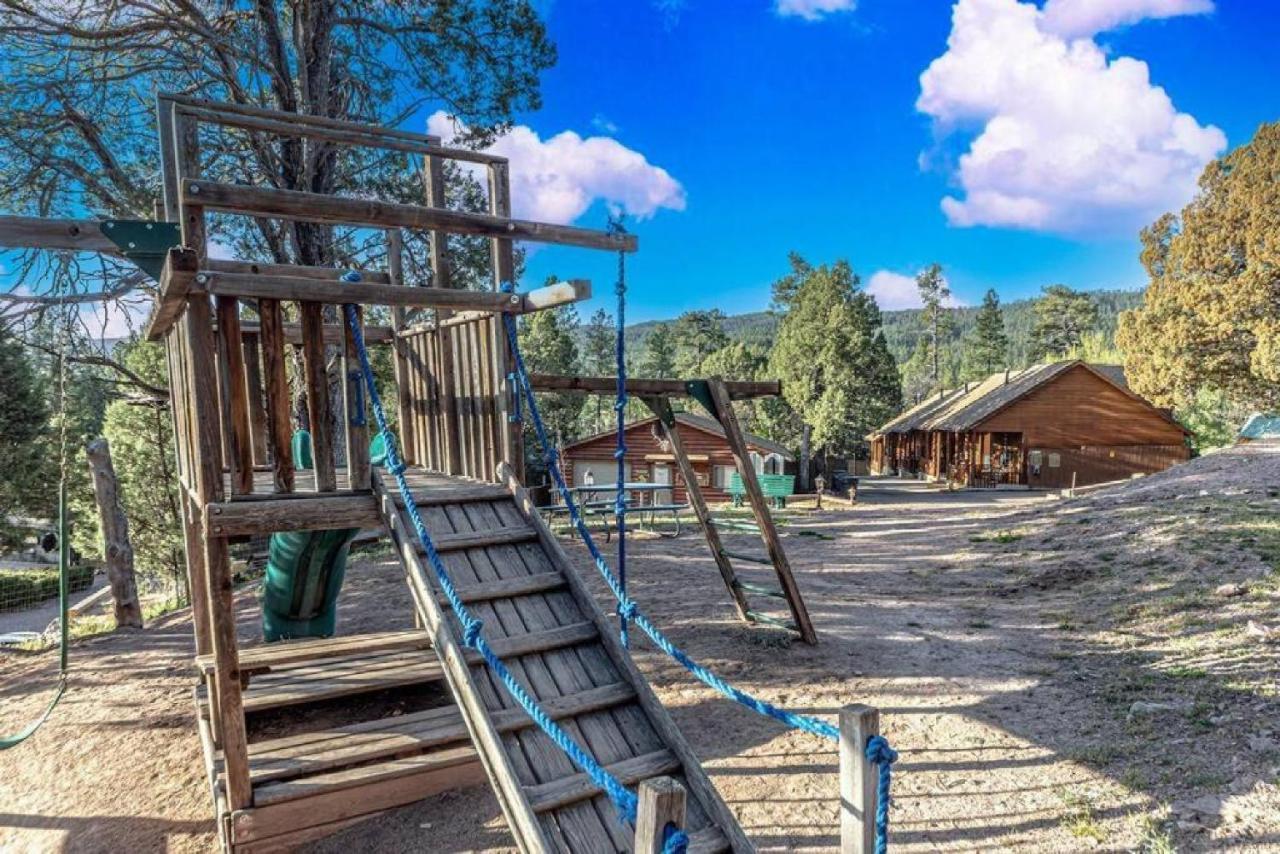 Cabin #3 Rainbow Trout - Pet Friendly- Sleeps 6 - Playground & Game Room 패이슨 외부 사진